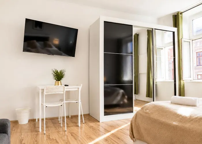 Spacious 2br - Affordable Long-stay Option Apartment *